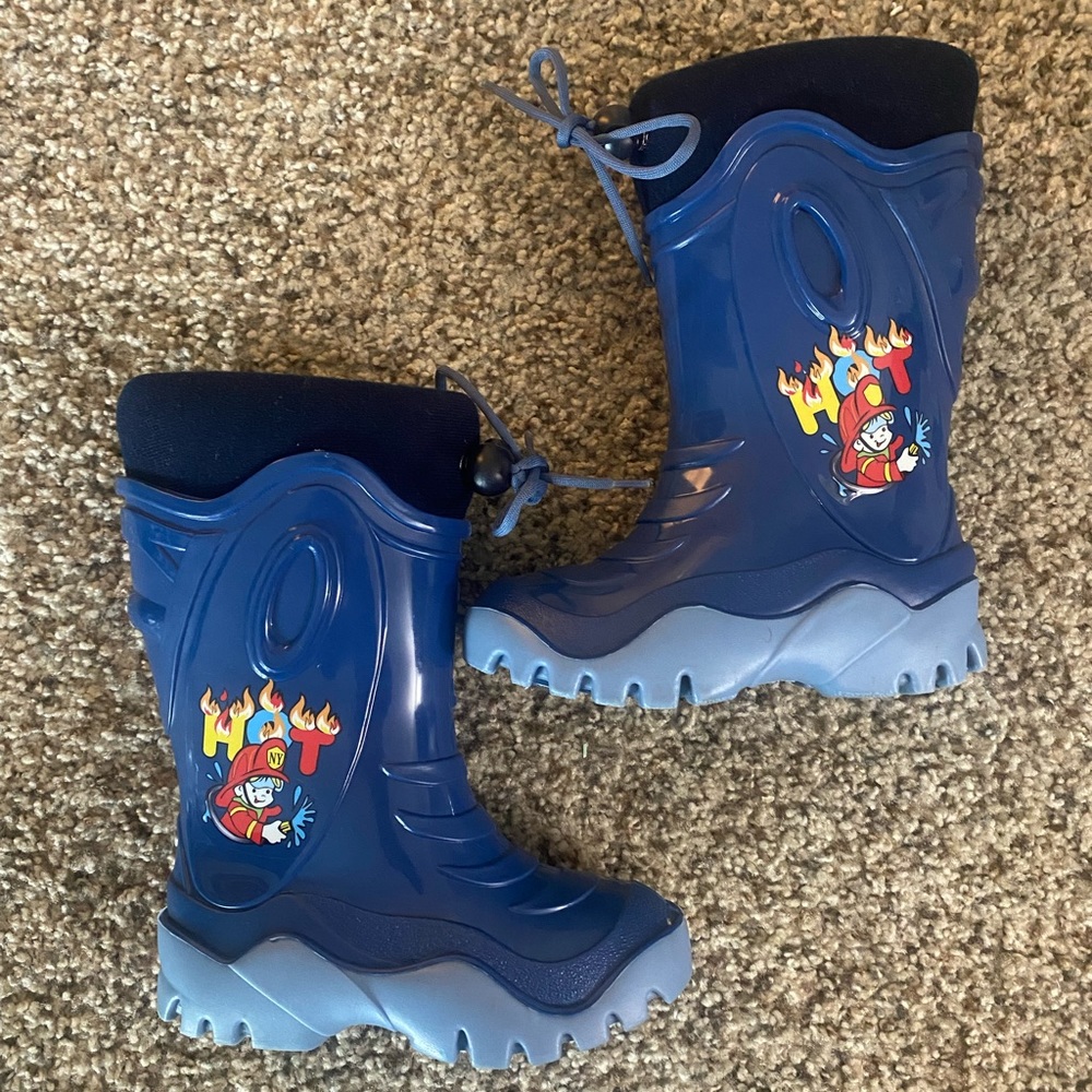 Ciciban rain/snow boots for toddler boy, very good condition.